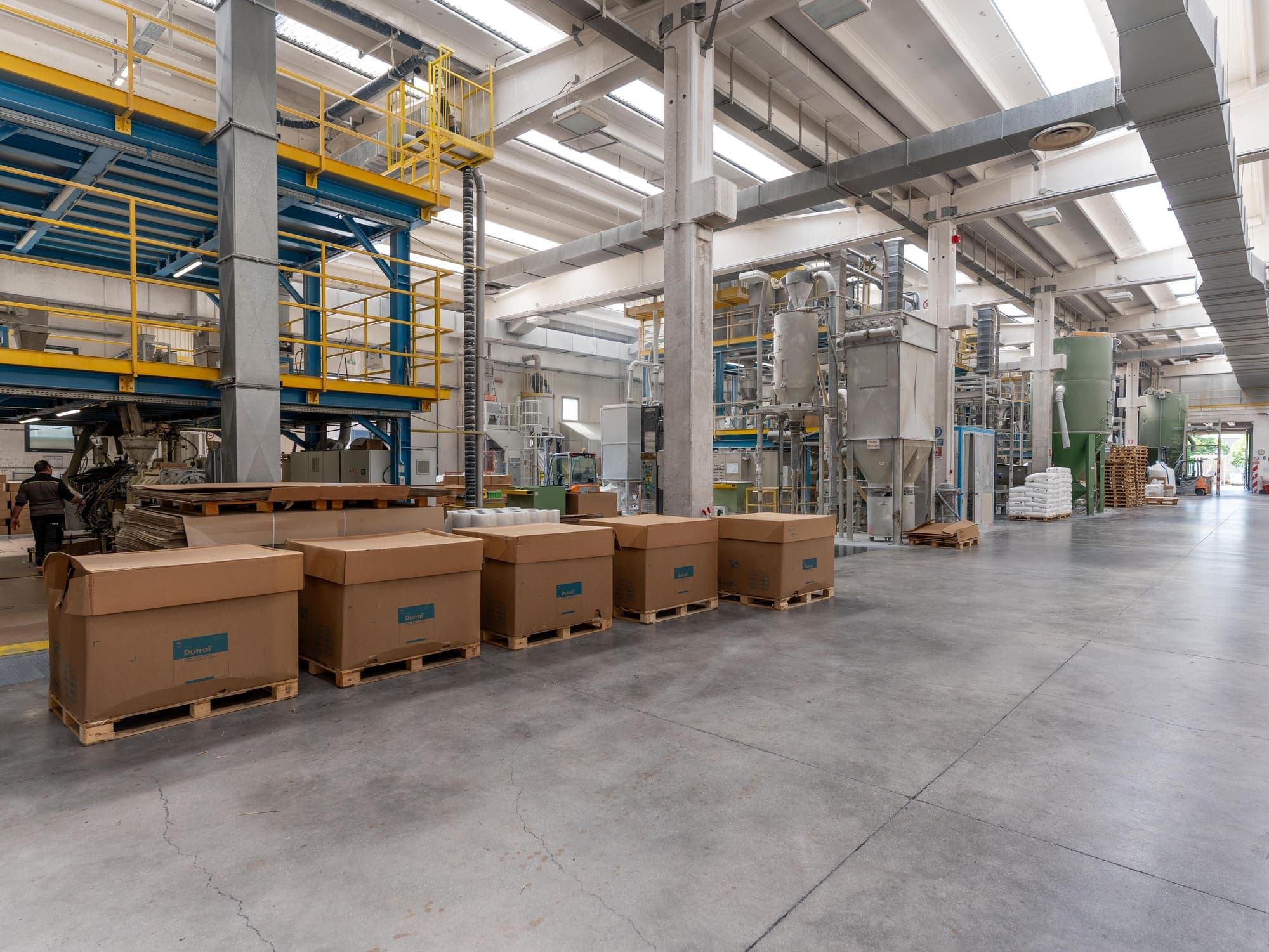 Tecnici Green Plast al lavoro in produzione