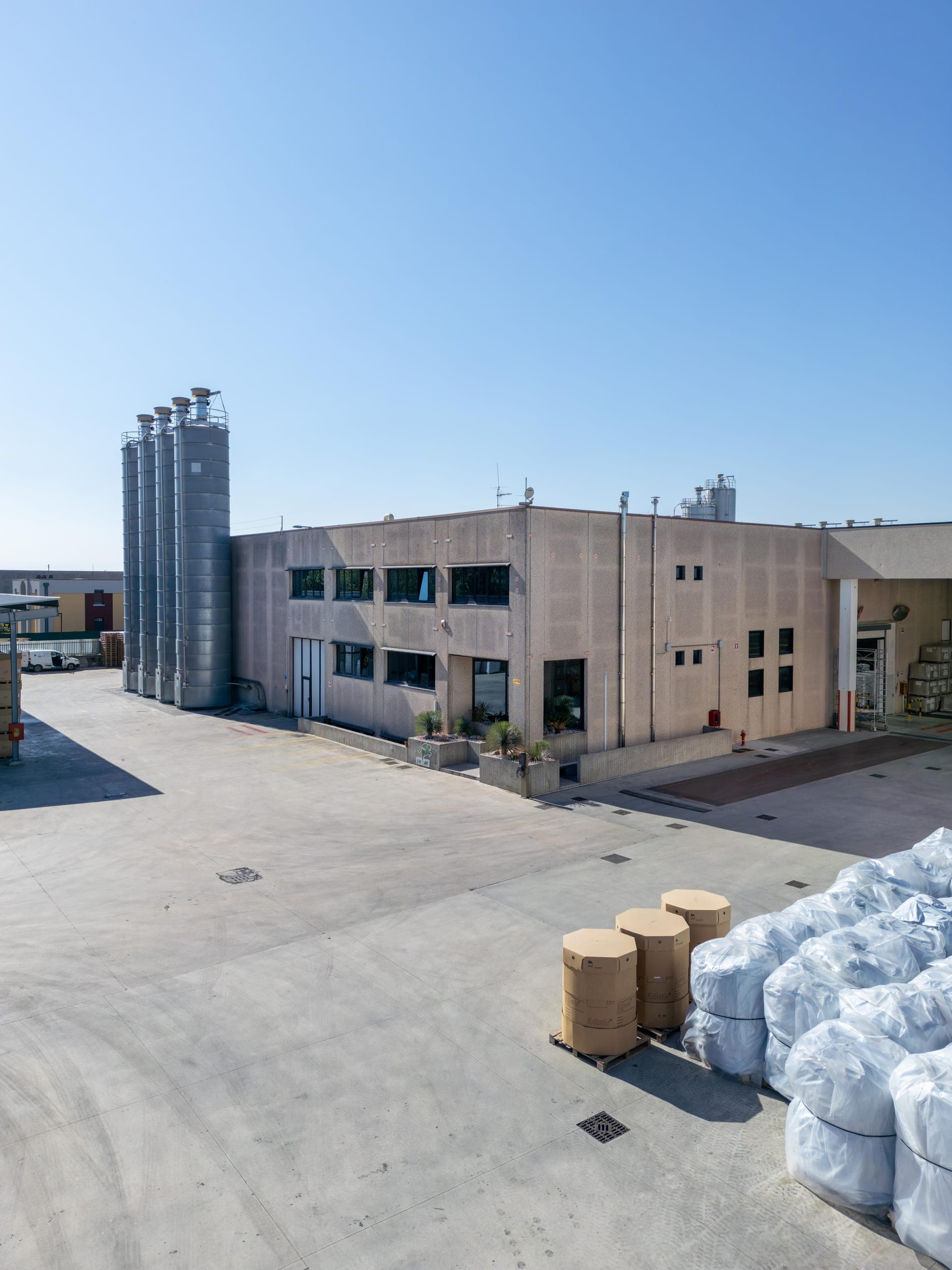 Stabilimento Green Plast a Solferino — ingresso storico